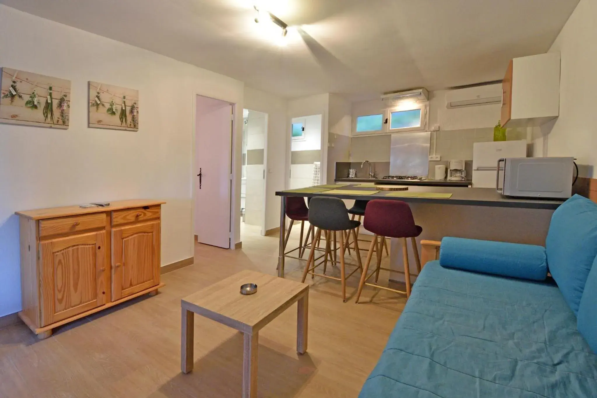 Kitchen or kitchenette in Bungalows Du Maquis